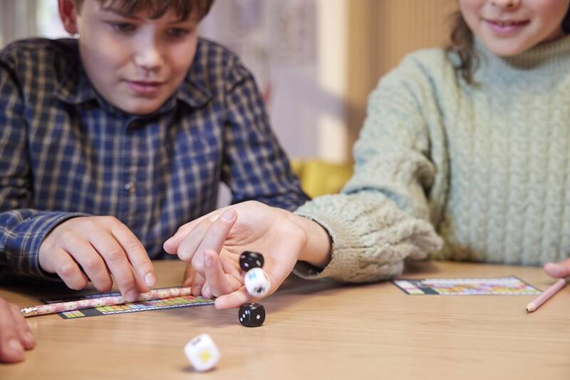 999 Games - Keer op Keer - Dobbelspel - Hét dobbelspel voor het hele gezin - Gezelschapsspel - Familiespel - Educatief spel - Klein cadeautje - Afbeelding 3