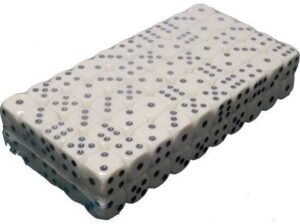 Dobbelstenen 100 stuks in bulk verpakking - 16 mm - Crème kleurig - Dobbelspellen - Voordeelpakket