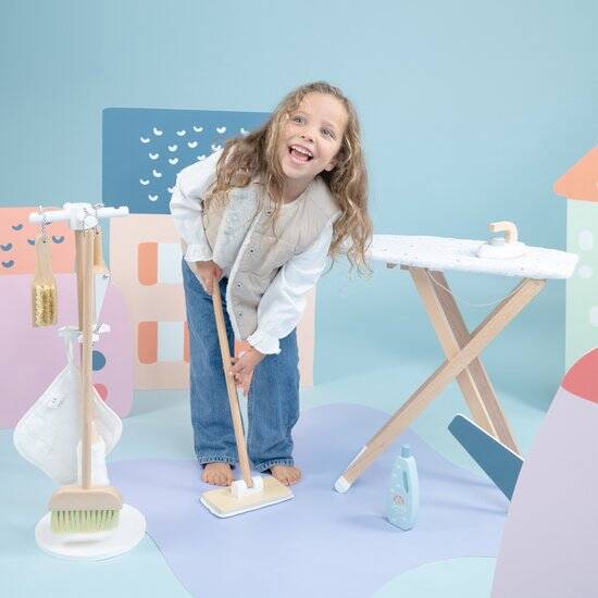 Woet® Houten Speelgoed Schoonmaakset met Standaard - 6-delig met Bezem, Dweil, Stoffer & Blik - FSC - Rollenspel Schoonmaken - Vanaf 3 Jaar - Afbeelding 2